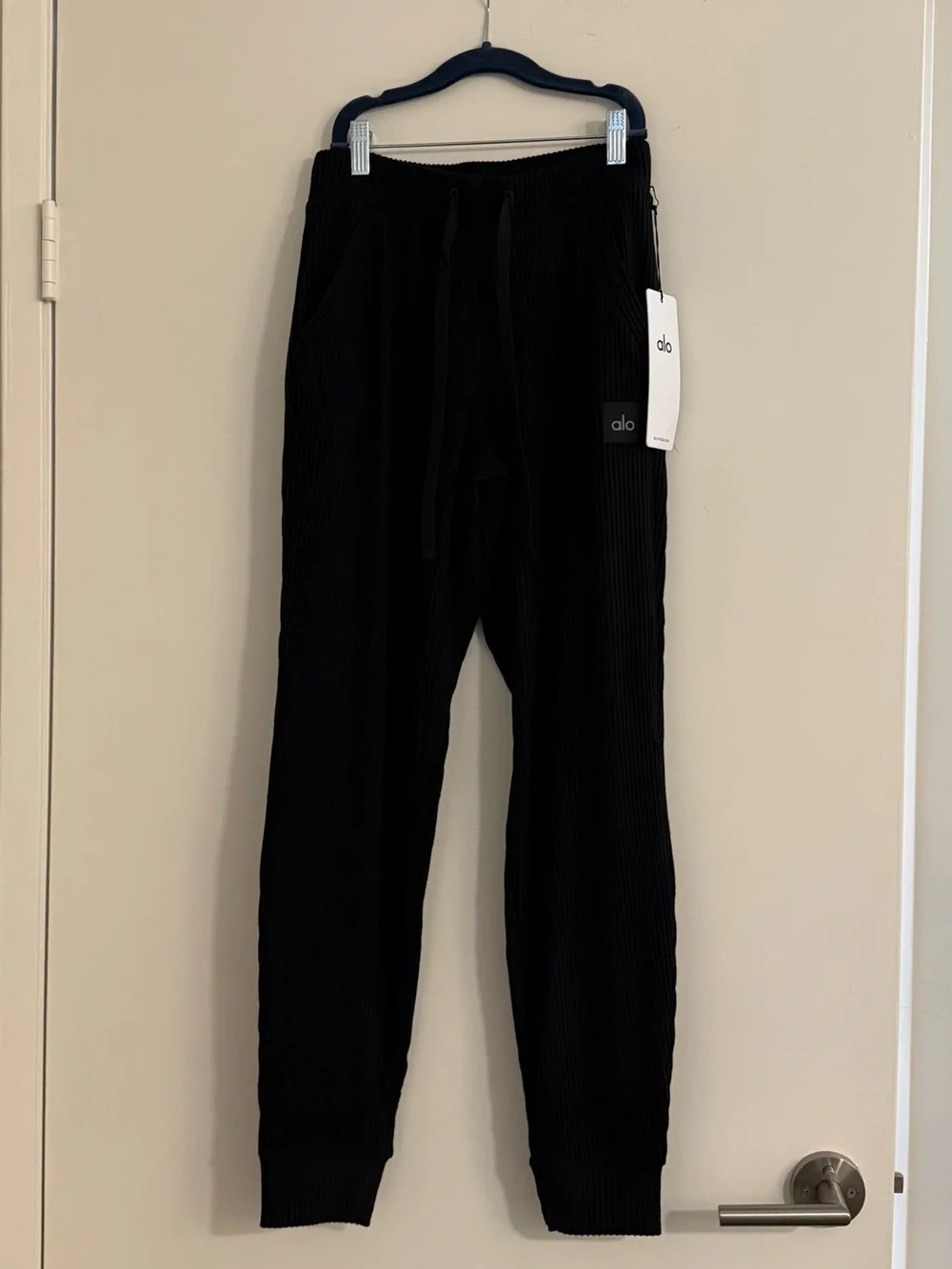 NWT ALO Yoga Muse Sweatpants